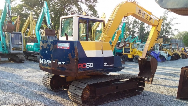 ต้องการขายรถขุดยี่ห้อkomatsu-pc60-6รถนอกนำเข้าจากญี่ปุ่น