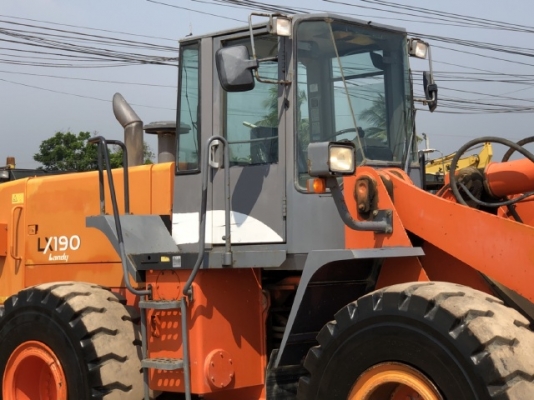 ขายรถตักล้อยาง TCM L35-3 (HITACHI LX190-7) นำเข้าเองจากญี่ปุ่น สภาพสวยพร้อมใช้ มีVDOการทำงานครับ