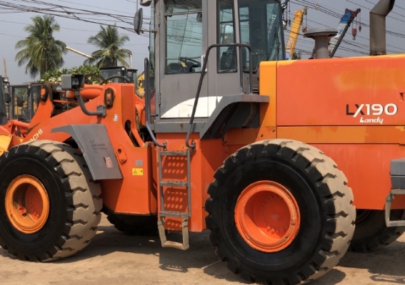 ขายรถตักล้อยาง TCM L35-3 (HITACHI LX190-7) นำเข้าเองจากญี่ปุ่น สภาพสวยพร้อมใช้ มีVDOการทำงานครับ