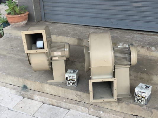 ขายโบลเวอร์ดูดฝุ่น-ดูดอากาศ Showa Denki 2HP. กับ 1.3HP. 220V made in Japan มาพร้อมชุดอินเวอร์เตอร์แปลงไฟบ้าน และปรับรอบ Mitsubishi 2HP. 220V สภาพสวย หมุนนิ่ม พร้อมใช้งาน