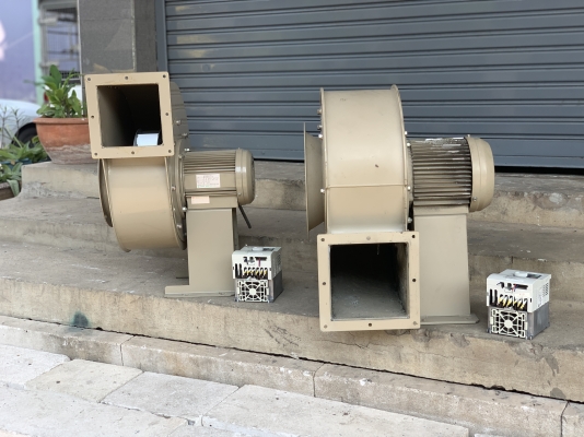 ขายโบลเวอร์ดูดฝุ่น-ดูดอากาศ Showa Denki 2HP. กับ 1.3HP. 220V made in Japan มาพร้อมชุดอินเวอร์เตอร์แปลงไฟบ้าน และปรับรอบ Mitsubishi 2HP. 220V สภาพสวย หมุนนิ่ม พร้อมใช้งาน