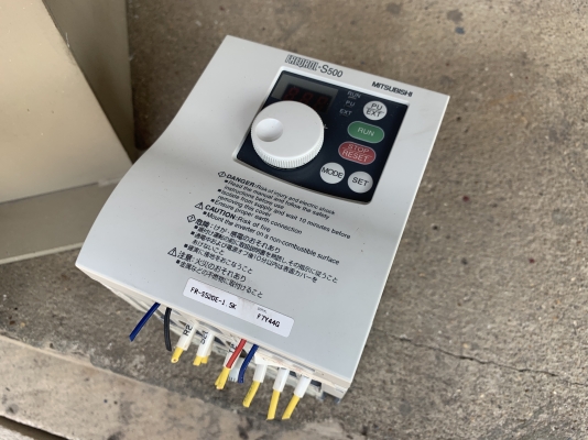 ขายโบลเวอร์ดูดฝุ่น-ดูดอากาศ Showa Denki 2HP. กับ 1.3HP. 220V made in Japan มาพร้อมชุดอินเวอร์เตอร์แปลงไฟบ้าน และปรับรอบ Mitsubishi 2HP. 220V สภาพสวย หมุนนิ่ม พร้อมใช้งาน