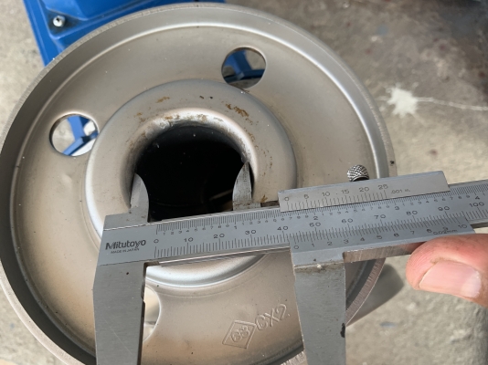 ขายปั๊มน้ำหอยโข่งหัวสแตนเลส Ebara 2HP. 380V made in Italy ขนาดเข้า 2.5นิ้ว ออก 1.5นิ้ว สภาพสวยใหม่มาก หมุนนิ่ม พร้อมใช้งาน ราคา 6,500 บาท