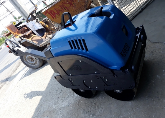 รถบดดินแบบเดินตามยี่ห้อKANTOรุ่น H650 เครื่องยนต์คูโบต้า E75 -E3-NB3 สตาร์ทด้วยกุญแจ มีระบบสั่นสะเทือน สภาพสวย พร้อมใช้งาน รุ่นใหม่ สนใจสอบถามเพิ่มเติม 081-7338802 ครับ