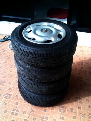 ยางบริดสโตน สภาพใหม่และล้อกะทะ 13 นิ้ว พร้อมฝาครอบ 4รู100 ยางบริดสโตน สภาพใหม่และล้อกะทะ 13 นิ้ว พร้อมฝาครอบ 4รู100