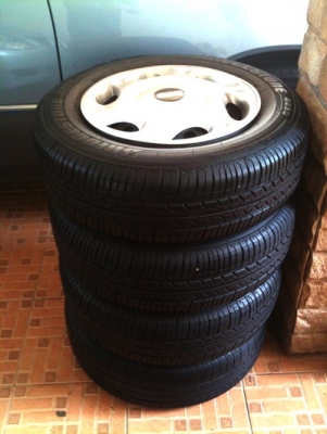 ยางบริดสโตน สภาพใหม่และล้อกะทะ 13 นิ้ว พร้อมฝาครอบ 4รู100 ยางบริดสโตน สภาพใหม่และล้อกะทะ 13 นิ้ว พร้อมฝาครอบ 4รู100