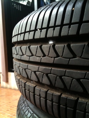 ยางบริดสโตน สภาพใหม่และล้อกะทะ 13 นิ้ว พร้อมฝาครอบ 4รู100