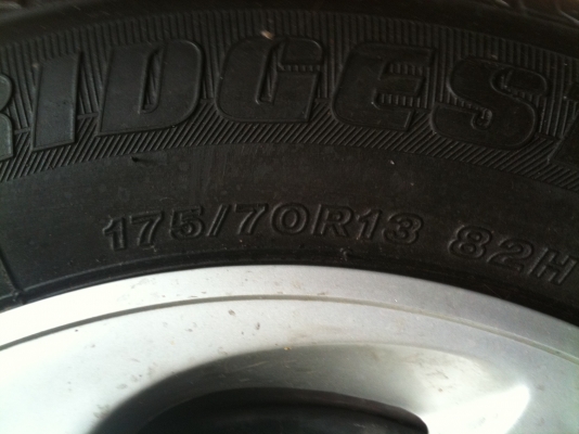 ยางบริดสโตน สภาพใหม่และล้อกะทะ 13 นิ้ว พร้อมฝาครอบ 4รู100 ยางบริดสโตน สภาพใหม่และล้อกะทะ 13 นิ้ว พร้อมฝาครอบ 4รู100
