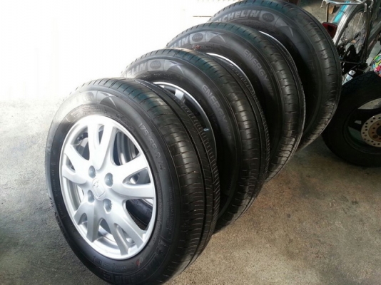 ล้อ14Brio 4รู100 + ยาง Michelin 175/65/14 ปี13 ป้ายแดง