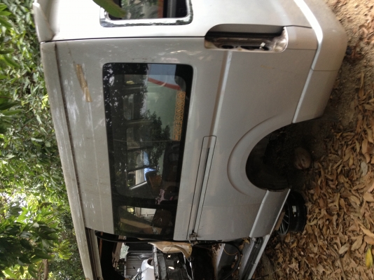 ซากรถตู้ คอมมุเตอร์