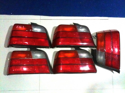 ขายยกชุด ไฟ BMW E36 ของแท้ทั้งหมด มีข้างซ้าย 4 ดวงขวา1 ดวง ทั้งหมดรวม = 1800-
