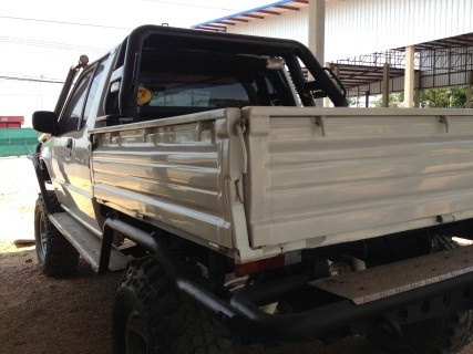 Misubishi  4WD ตอนเดียว สีขาว ปี 35 เครื่อง SR20  ชุดแต่งจัดเต็มทั้งคัน