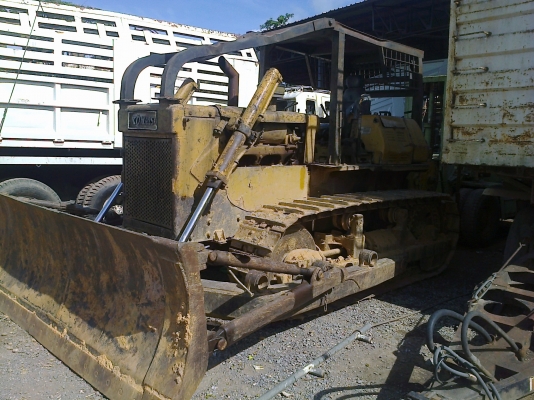 D60S-6แทรกเตอร์ตีนตะขาบ สวยๆ เต็มแบบเก่าๆ....แน่นๆ