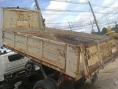 รถอิซูซุ 6 ล้อดั้ม 175 แรงม้า ปี 49  วิ่ง 7x,xxx กม.  สนใจติดต่อ 081 - 6079515