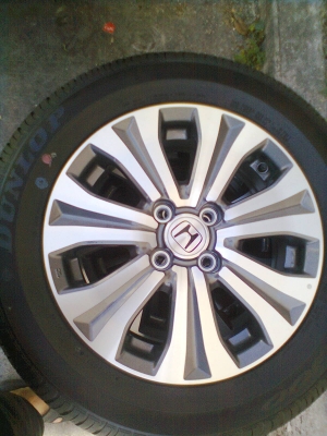 ขายแม็กพร้อมยางป้ายบแดง HONDA FREED ใส่ CITY,JAZZได้ 4 รู ขอบ15 ยางDUNLOP 185/65R15 ยางปี13  1ชุด พร้อมน๊อต 16 ตัว  ตุ่มสียังอยู่ครบ