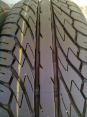 ขายแม็กพร้อมยางป้ายบแดง HONDA FREED ใส่ CITY,JAZZได้ 4 รู ขอบ15 ยางDUNLOP 185/65R15 ยางปี13  1ชุด พร้อมน๊อต 16 ตัว  ตุ่มสียังอยู่ครบ