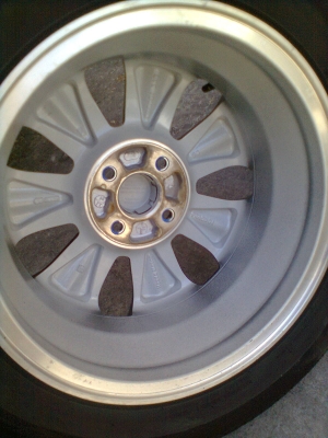 ขายแม็กพร้อมยางป้ายบแดง HONDA FREED ใส่ CITY,JAZZได้ 4 รู ขอบ15 ยางDUNLOP 185/65R15 ยางปี13  1ชุด พร้อมน๊อต 16 ตัว  ตุ่มสียังอยู่ครบ