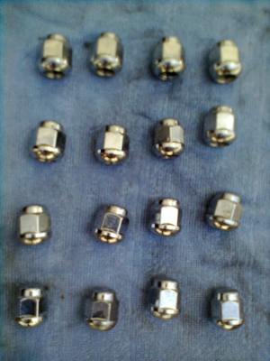 ขายแม็กพร้อมยางป้ายบแดง HONDA FREED ใส่ CITY,JAZZได้ 4 รู ขอบ15 ยางDUNLOP 185/65R15 ยางปี13  1ชุด พร้อมน๊อต 16 ตัว  ตุ่มสียังอยู่ครบ