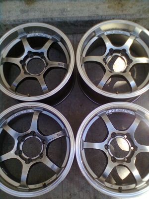 ขายแม็ก 6 รู ขอบ 17  หน้า8 หลัง9 สวยๆ 4 วง