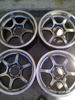 ขายแม็ก 6 รู ขอบ 17  หน้า8 หลัง9 สวยๆ 4 วง