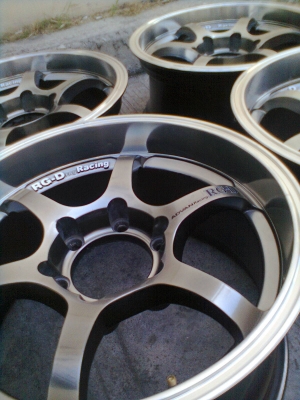 ขายแม็ก 6 รู ขอบ 17  หน้า8 หลัง9 สวยๆ 4 วง