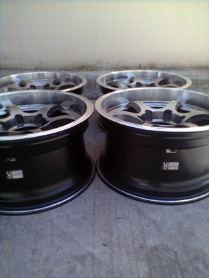 ขายแม็ก 6 รู ขอบ 17  หน้า8 หลัง9 สวยๆ 4 วง