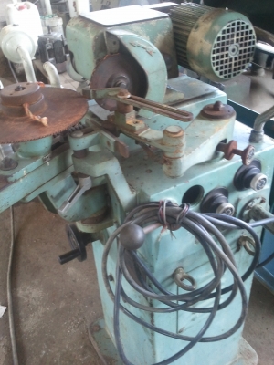 เครื่องลับใบเลื่อยวงเดือน