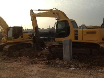 ขายแบคโฮ KOMATSU PC200-6 สภาพดี พร้อมใช้งาน