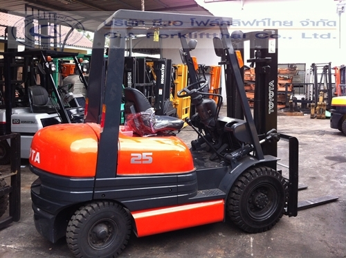 ขายรถ โฟล์คลิฟท์ TOYOTA รุ่น 6-FD25