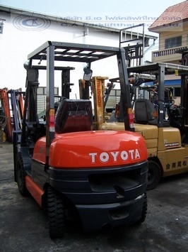 ขายรถ โฟล์คลิฟท์ TOYOTA รุ่น 6-FD25