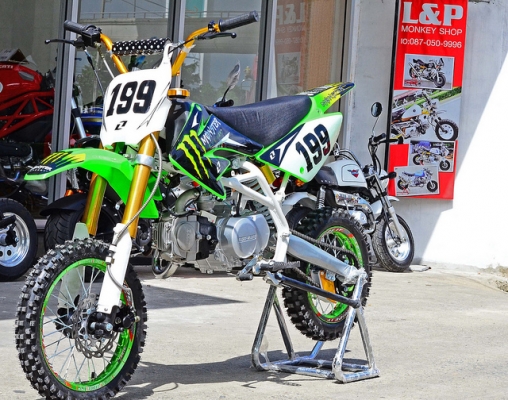 ลดล้าง stock รถ สนามเบอร์ 199 เครื่องสูตร LIFAN 125CC แรงด้วยเครื่องที่มีแรงบิดสูง ยกล้อง่ายๆ เฟรมถักรับแรงกระแทกได้สบาย กระโดดได้ โช็คหน้าหัวกลับ ท่อสูตรแต่ง และล้อ อลูมิเนียม น้ำหนักเบา ขี่ง่ายคล่องตัว โปรโมชั่น สุดท้าย เหลือเพียงไม่กี่คัน อย่ารอช้า 275