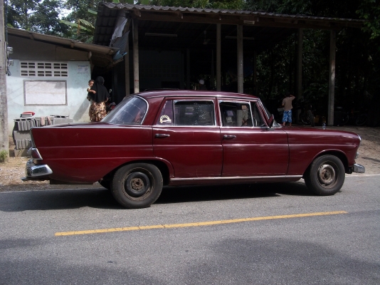 ขายรถยนต์เบนซ์ W110 190D 1960 เครืองนิสสันSD23 ดีเซล