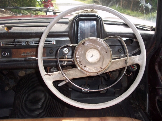 ขายรถยนต์เบนซ์ W110 190D 1960 เครืองนิสสันSD23 ดีเซล