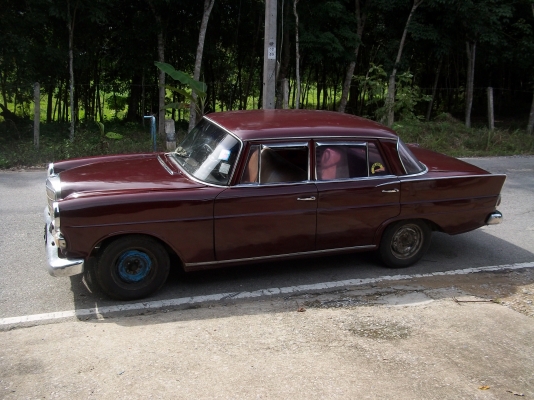 ขายรถยนต์เบนซ์ W110 190D 1960 เครืองนิสสันSD23 ดีเซล