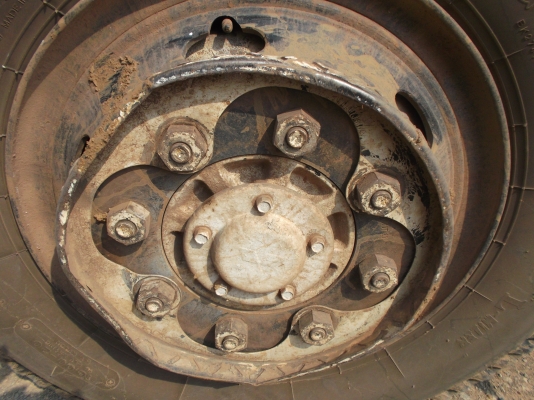 ขายด่วนรถสิบล้อหลงโบสองเพลาเรั้มเครือง6D16โบ220แรงม้า