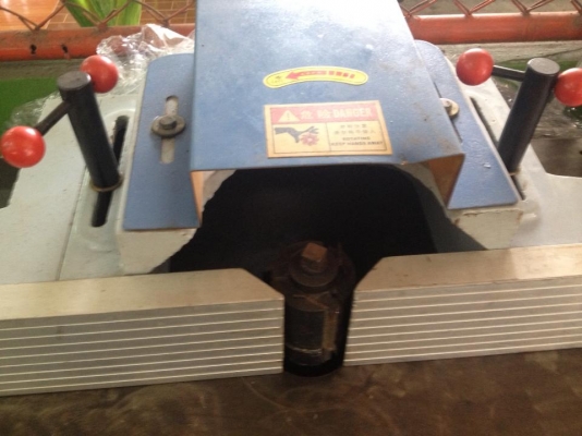 ขายเครื่องงานไม้เพลาตั้ง สภาพใหม่มาก ซื้อมา 65000