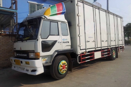ฝากขายรถบรรทุก6ล้อตู้10ไม่มีเสากลางMITSUBISHI 220แรง ท้ายติดลิฟท์ ปี48