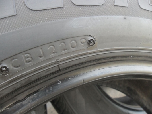 ยาง BRIDGESTONE 215/65R16 ปี09 สวยๆ 5 เส้น