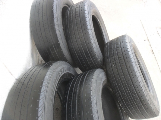 ยาง BRIDGESTONE 215/65R16 ปี09 สวยๆ 5 เส้น