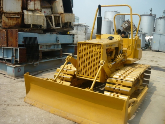 โปรโมชั่นจัดเต็ม  !!! รถดันดิน KOMATSU รถเก่านอกทำสีใหม่ นำเข้าจากญี่ปุ่น สภาพเนี๊ยบ พร้อมลุยงาน ราคาสบายกระเป๋า