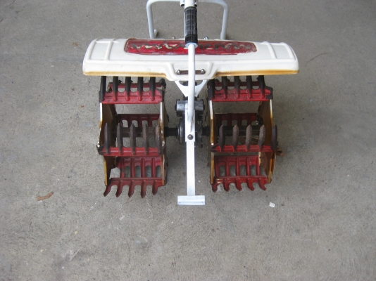 เครื่องพรวนหญ้าในร่องข้าว