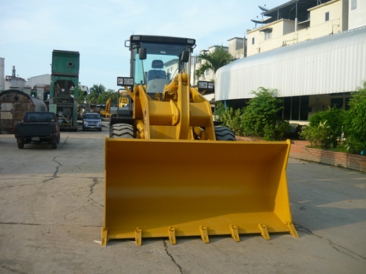 จัดโปรโมชั่น ลดกระหน่ำ !!!! รถตักใหม่ขนาด 1.8 คิวยี่ห้อ WORLD W136 - 1603000043010 แกร่งเหนือใคร ราคาเบา ๆ คุณภาพที่เราคัดสรรมาอย่างดี