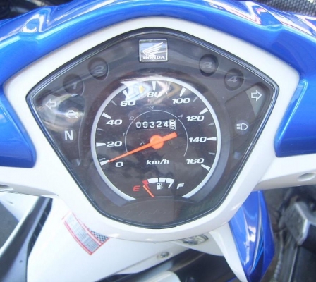 ขายHonda Wave 110I สตาร์ทมือ   รถปีเดียว พรบ.หมด เม.ย..56