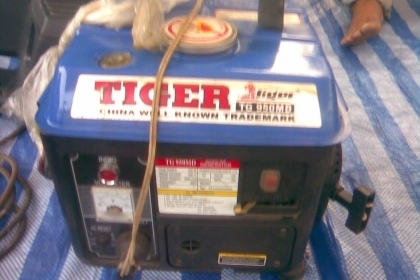 เครื่องปั่นไฟ 1 กิโลวัตต์สภาพเดิมๆพร้อมใช้ครับสภาพใช้งานปกติครับเดิมๆครับไม่ต้องเบิกใหม่ครับคุ้มครับราคานี้