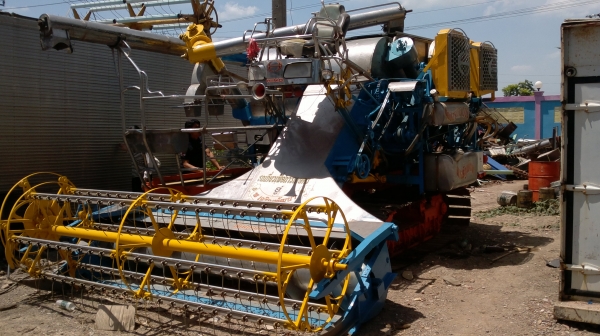 ขายรถเกี่ยวข้าวเพื่อการเกษตร