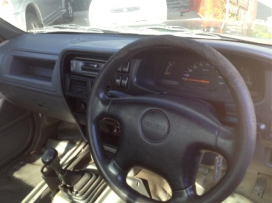 Dragon ปี2001 สีเขียว ไม่มีพาวเวอร์ หัวเดียวเครื่อง 2500 เทอโบ พร้อมใช้งาน รถสภาพดีคับ วิทยุ แอร์ แม็ก แมกลายเนอร์ คอกสแตนเลส เบาะทำเสดแร้ว พร้อมใช้จิงๆคับ