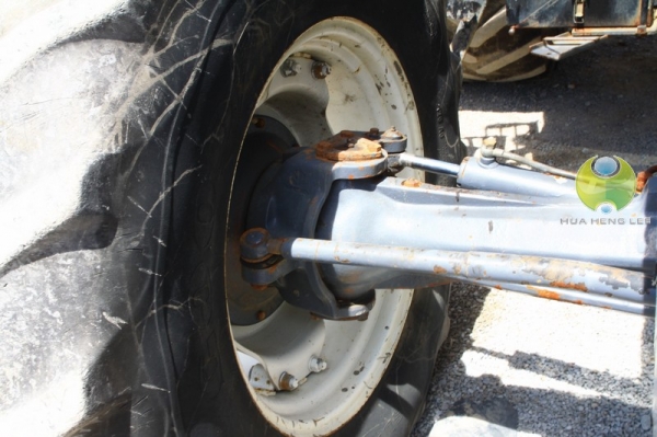 Ford 6640 New Holland ขับสี่เลาหน้า New Holland ราคาโดน ๆ