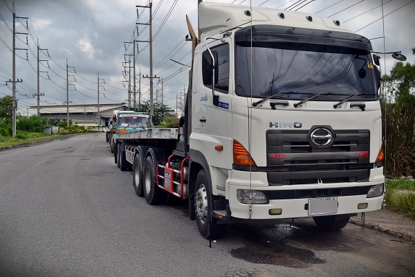 หัวลาก Hino series 700 สีขาว