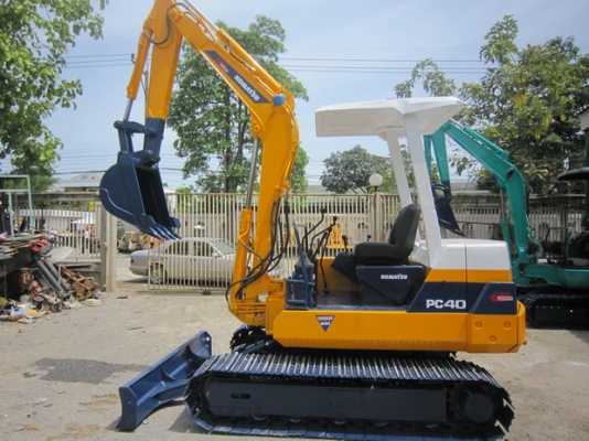 ขาย รถขุดเล็ก KOMATSU รุ่น PC40-6- แทร็กเหล็ก มือสองญี่ปุ่น