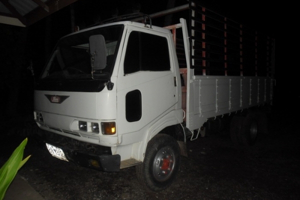 HINO KM310 - 100 HP DQ100 รถบรรทุก 6 ล้อ ช่วงล่างใหญ่คัชซีสวยไม่มีบวม คานหน้าติด F เฟืองท้ายติด F ครบหมดแล้ว เครื่องแห้งแรงดี หัวเก๋ง FC ลงเล่มครบถูกต้อง ภายในสวยครบ พวงมาลัยเพาเวอร์ กระบะเหล็กคอกไม้ความยาว 4.30 เมตรสภาพสวย ยางสภาพดี 70\% เอกสารทะเบียนครบพ